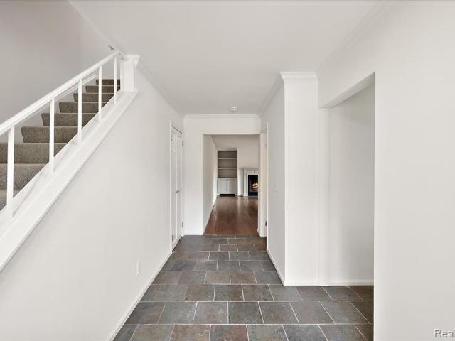 1000 Trailwood Path