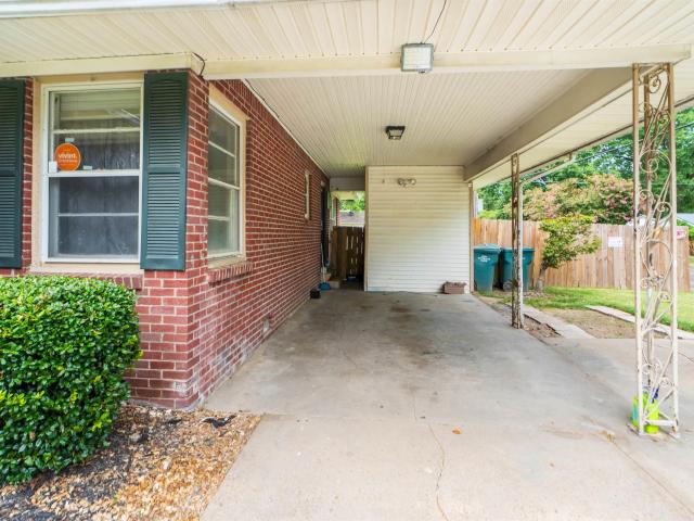1000 W Pecan Street