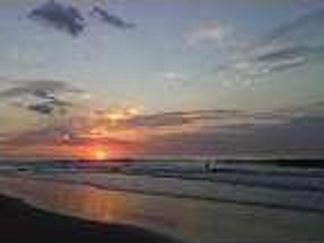 $1000 / 2br Last Minute Cancel Beach Front Folly