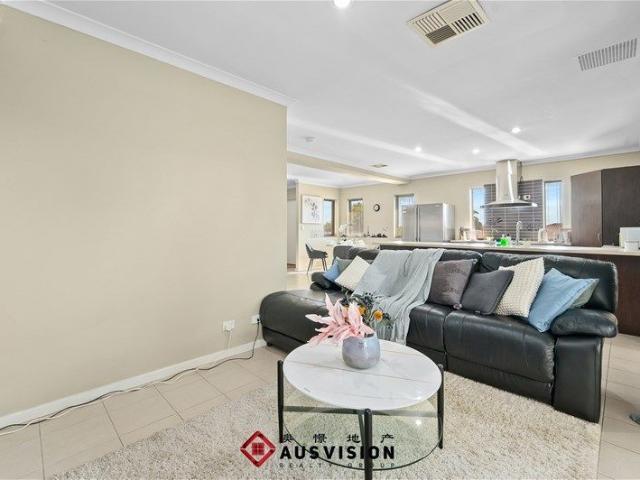 $1000/w Luxurious 2 story Family Home in Belmont