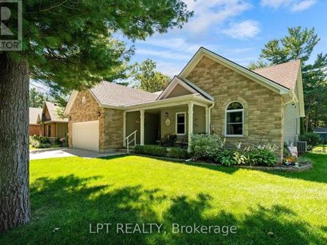 10011 Jenna Road, Lambton Shores Grand Bend, ON, N0M 1T0 house for sale | Listing ID X13732 | Royal LePage