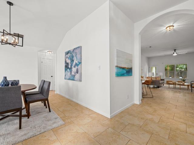 1001 Mapleridge Cir