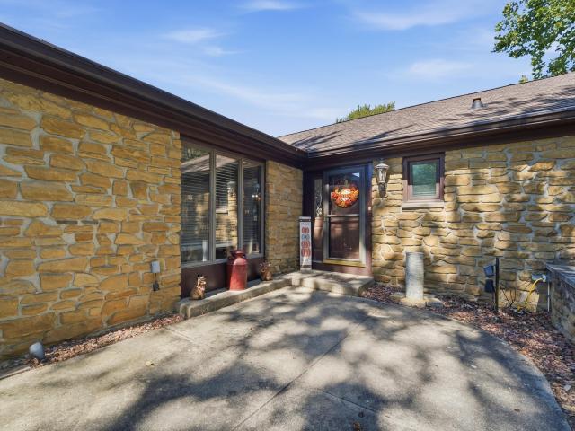 1001 N Hickory Lane