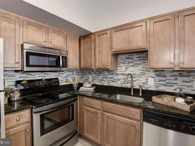 1001 N Randolph Street # 106