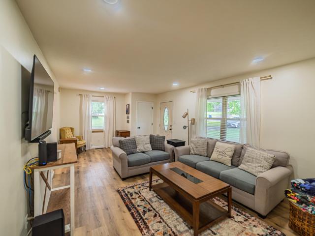 1001 Oak Grove Circle