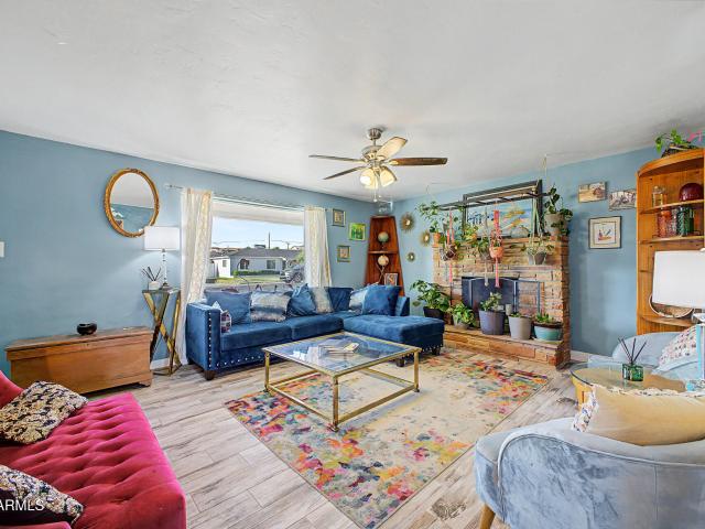 1001 e belmont avenue