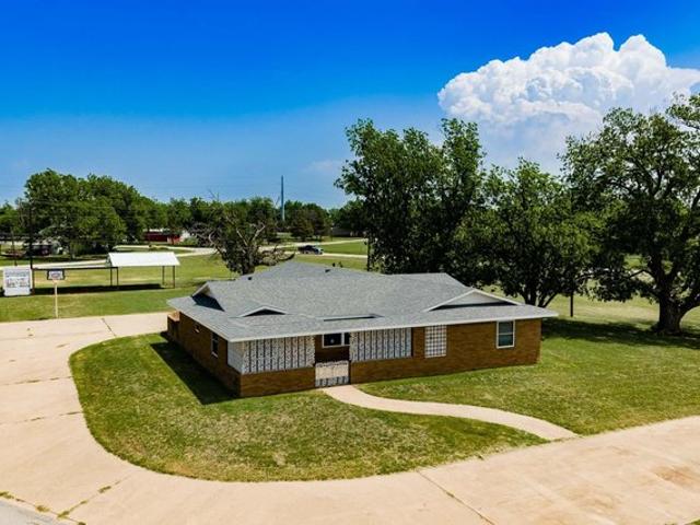 1001 E Nevada St, Seymour, TX 76380