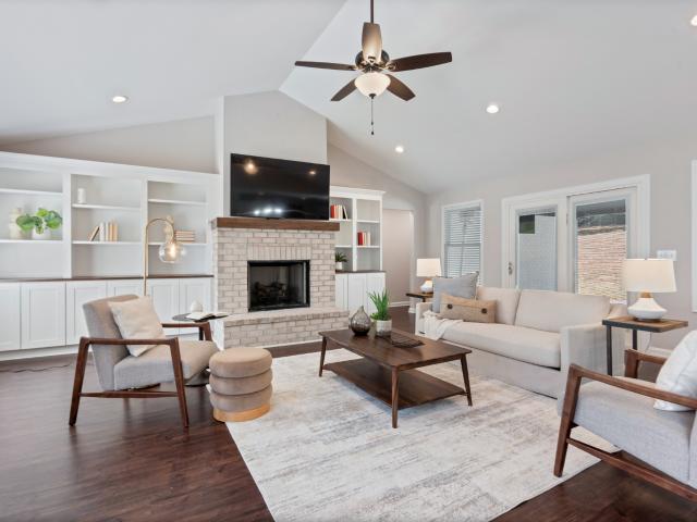 10029 Charleston Dr