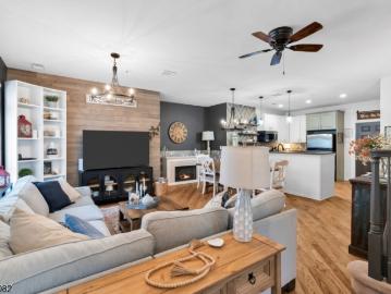 1002 Cunningham Ct