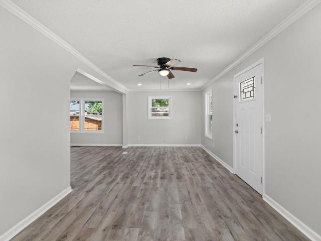1002 Carolyn St
