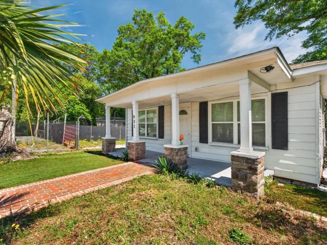1002 Eastman Street