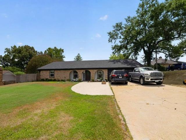 1002 Forest Hills St, Gladewater, TX 75647