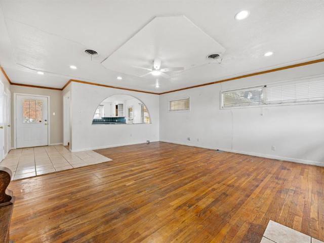 1002 W Woodlawn Street