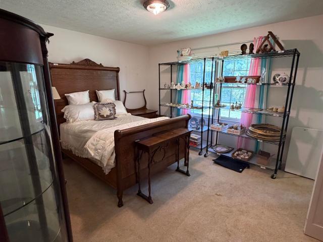 1003 Lakeside Dr