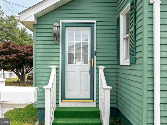 1003 Roslyn Avenue