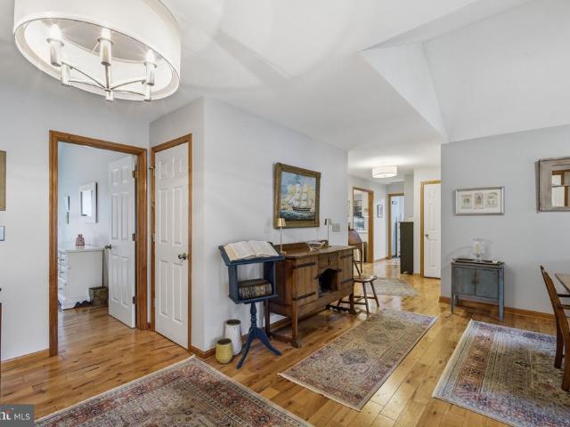 1003 Twin Court