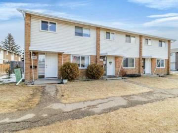 Red Deer, Alberta - Garden, Parking