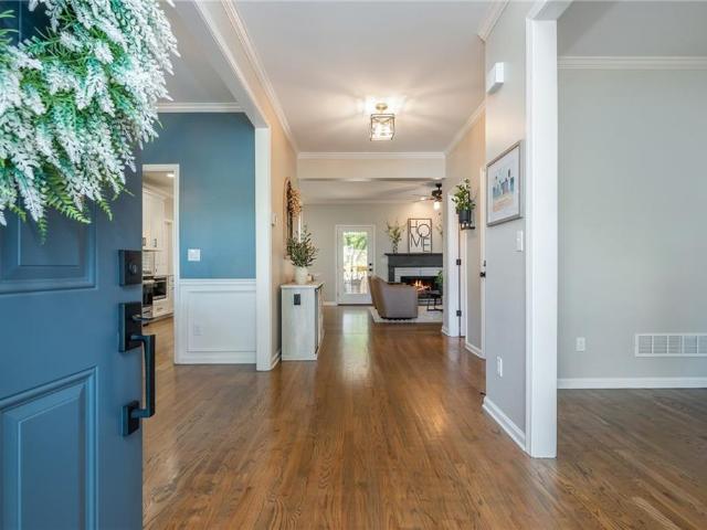 100 Cobblestone Way