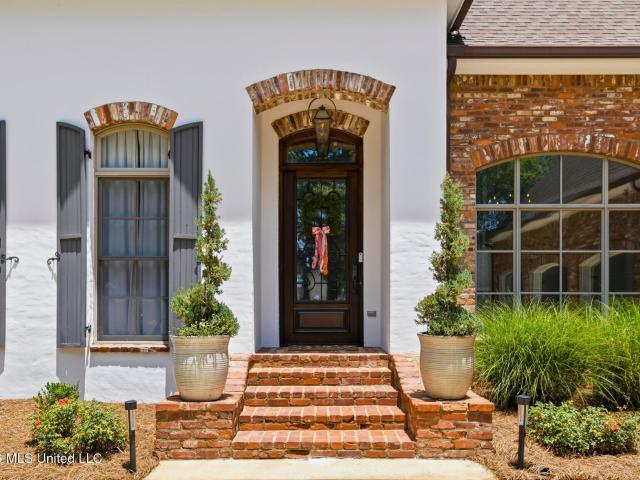 100 Cedar Woods Drive