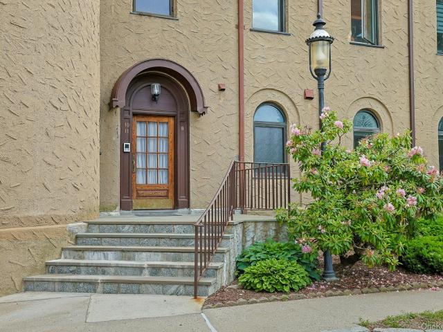 100 Chateau Lane 8