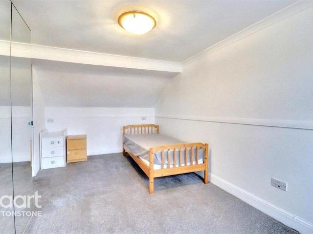 100 Claude Road, London, E10 6NE, United Kingdom | 4 bed duplex for rent #139475353 | Rentberry
