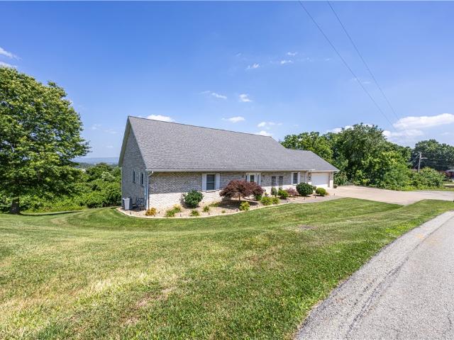100 Clover Ln
