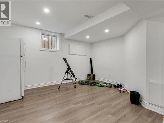 100 ANGLEROCK Drive, Cambridge, Ontario, N1T1L9