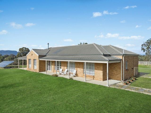 100 Acres of Country Living in the Heart of the Capertee Valley