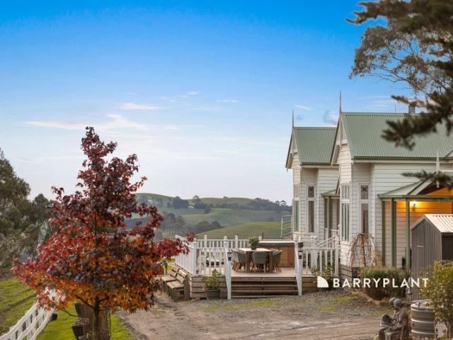 100 Acres of Lifestyle, Land & Unrivalled Views