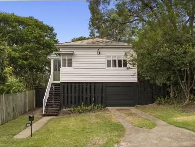 100 Albert Street, Camp Hill House for rent Listed by Shona H.