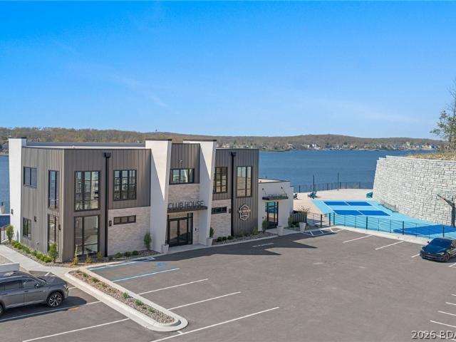 100 Blue Heron Hill 206