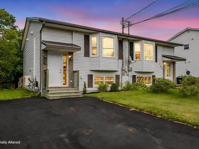 100 Governors Lake Drive, Timberlea, NS, B3T 1A4 house for sale | Listing ID 202618 | Royal LePage