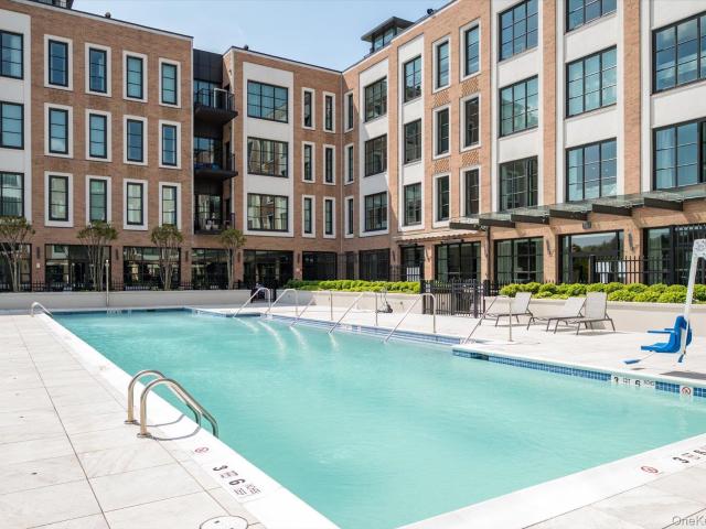 100 Garvies Point Rd, Unit 1042, Glen Cove, NY 11542 | MLS #1003