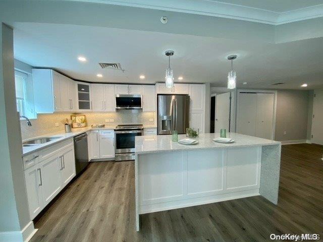100 Glen St, Unit N2222, Glen Cove, NY 11542 | MLS #L3588