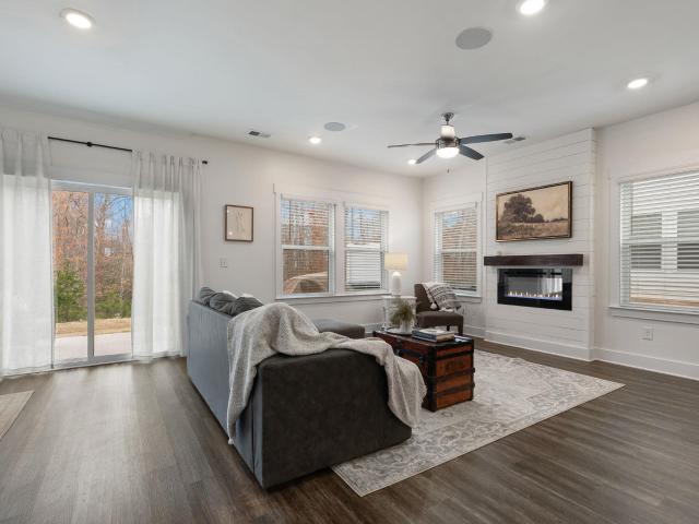 100 Grey Oak Trail