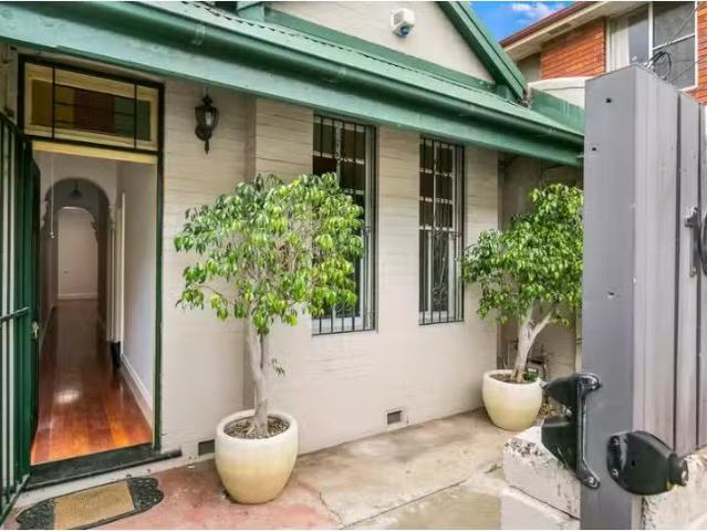 100 Darley Street, Newtown House for rent Listed by Angelina.