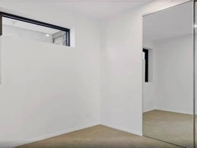 100 De Burgh, Canberra