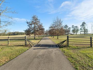 100 Deerfield Farm, Columbia, MS