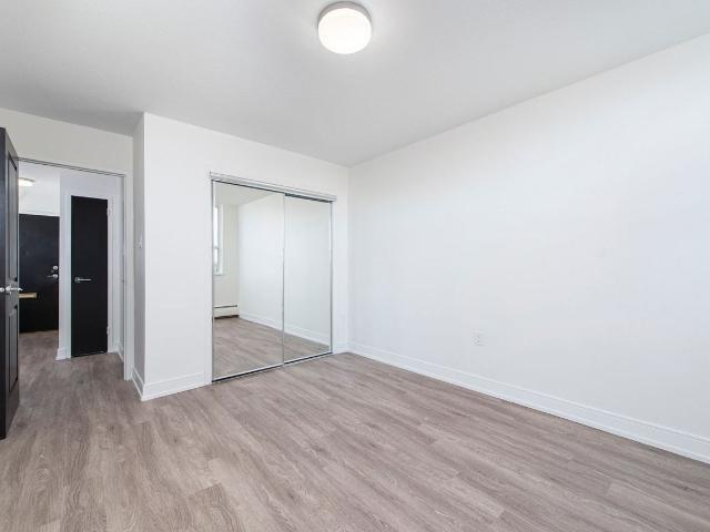 100 Dundas Street East Studio Apartment for Rent at 100 Dundas St E, Mississauga, ON L5A 1W5 Cooksville