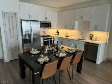 100 Eisenhower Pkwy Unit 358, Livingston Twp. Us, nj