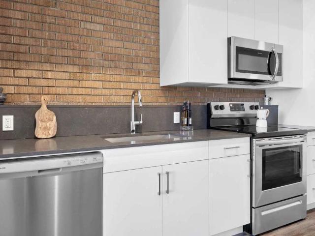 100 House — 1 bed 1 bath