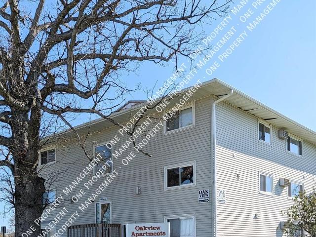 100 Oak St, 1 bed, 1 full bath