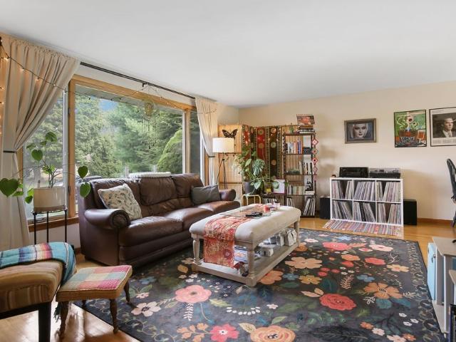 100 Oakridge Circle