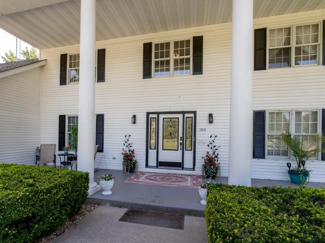100 Oakview Road