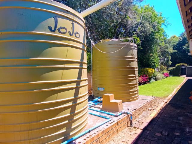 100% Off Grid: 4 Bed Roodekrans House