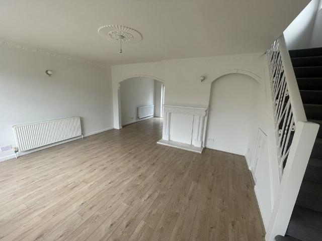 100 Longcroft Road, S18