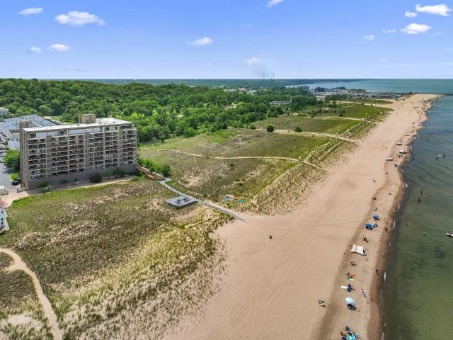 100 Lake Shore Drive #204