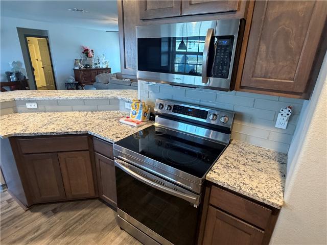 100 Lakeview Trace