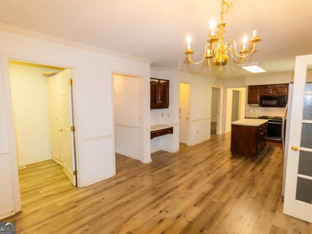 100 Lancaster Point