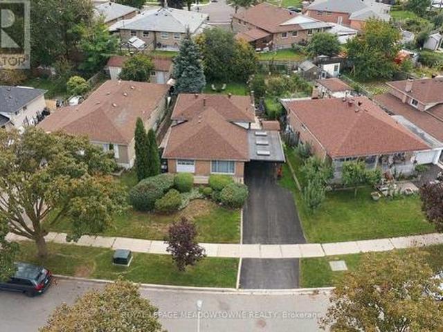 100 Lexington Avenue, Toronto, ON, M9V 2G8 house for sale | Listing ID W13809 | Royal LePage